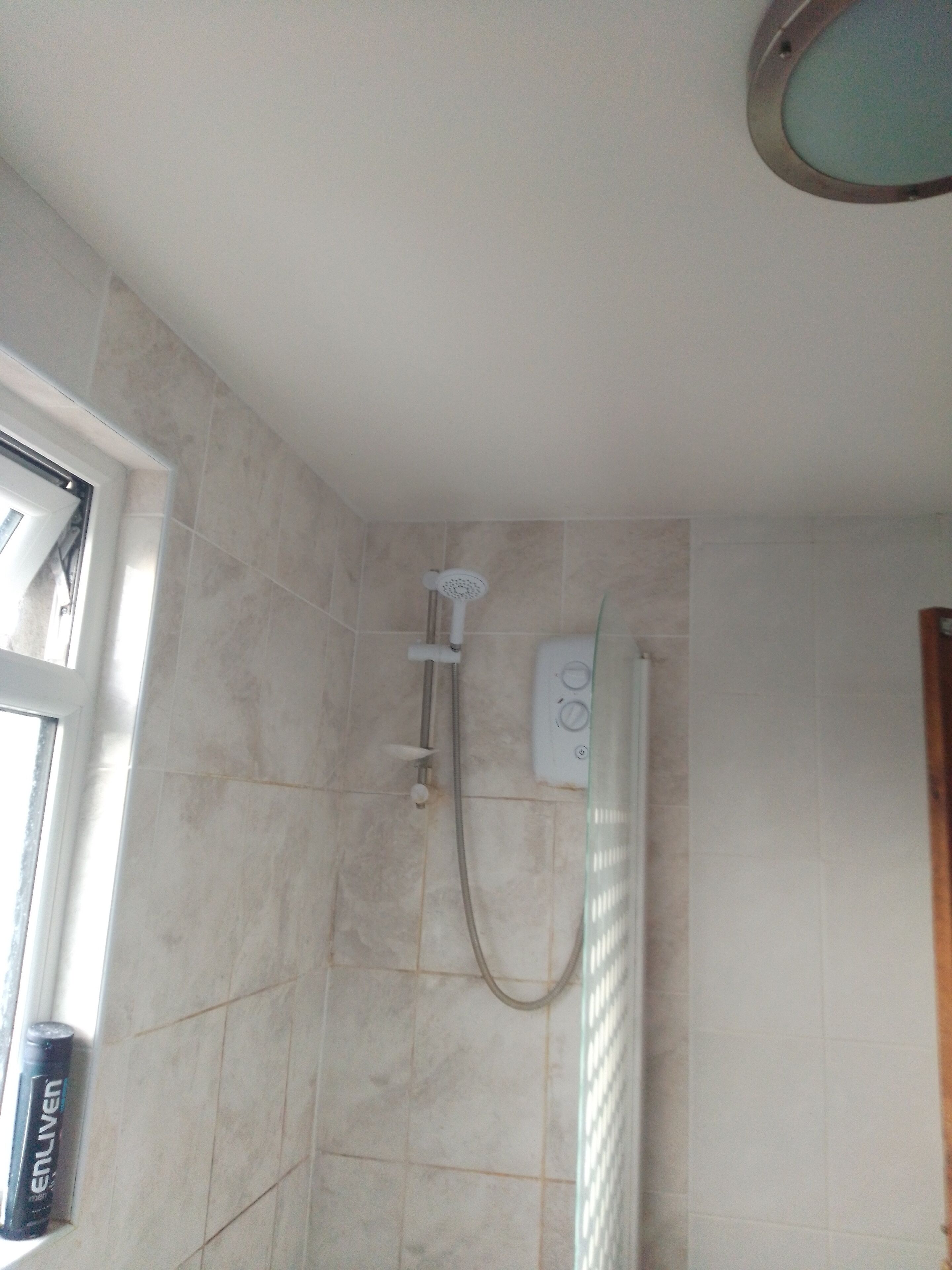 Combined shower/bathtub, hair dryer, towels, soap