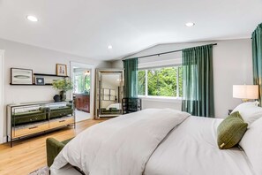 4 habitaciones, tabla de planchar con plancha, cuna de viaje y wifi 