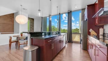 Fridge, microwave, oven, stovetop