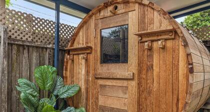 Chillax, Walk to Beach, Outdoor Bath, Sauna, Pet-Friendly