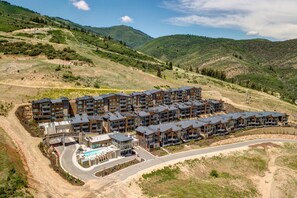 Exterior - Ski-in/Ski-out! Enjoy Luxury Amenities, Hot Tub, and a Great Location! (Park City)