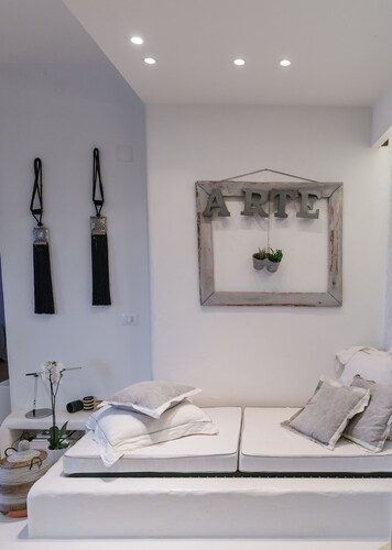 Apartment surrounded by greenery, 5 minutes from the beach!