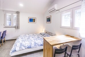 1 Schlafzimmer, Schreibtisch, Reisekinderbett, kostenloses WLAN