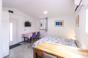 1 Schlafzimmer, Schreibtisch, Reisekinderbett, kostenloses WLAN