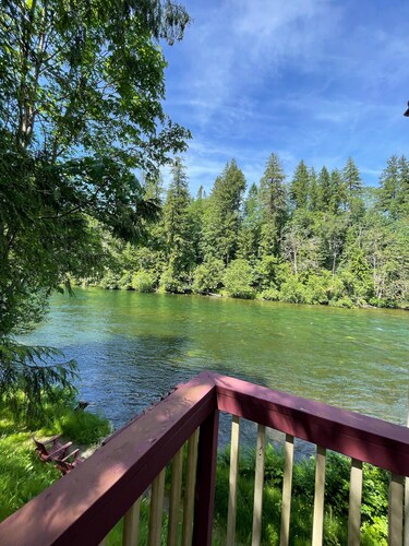 Campbell River 2 bedroom Fishing Lodge - River View