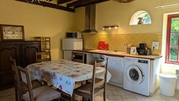 雪櫃、微波爐、焗爐、洗碗機