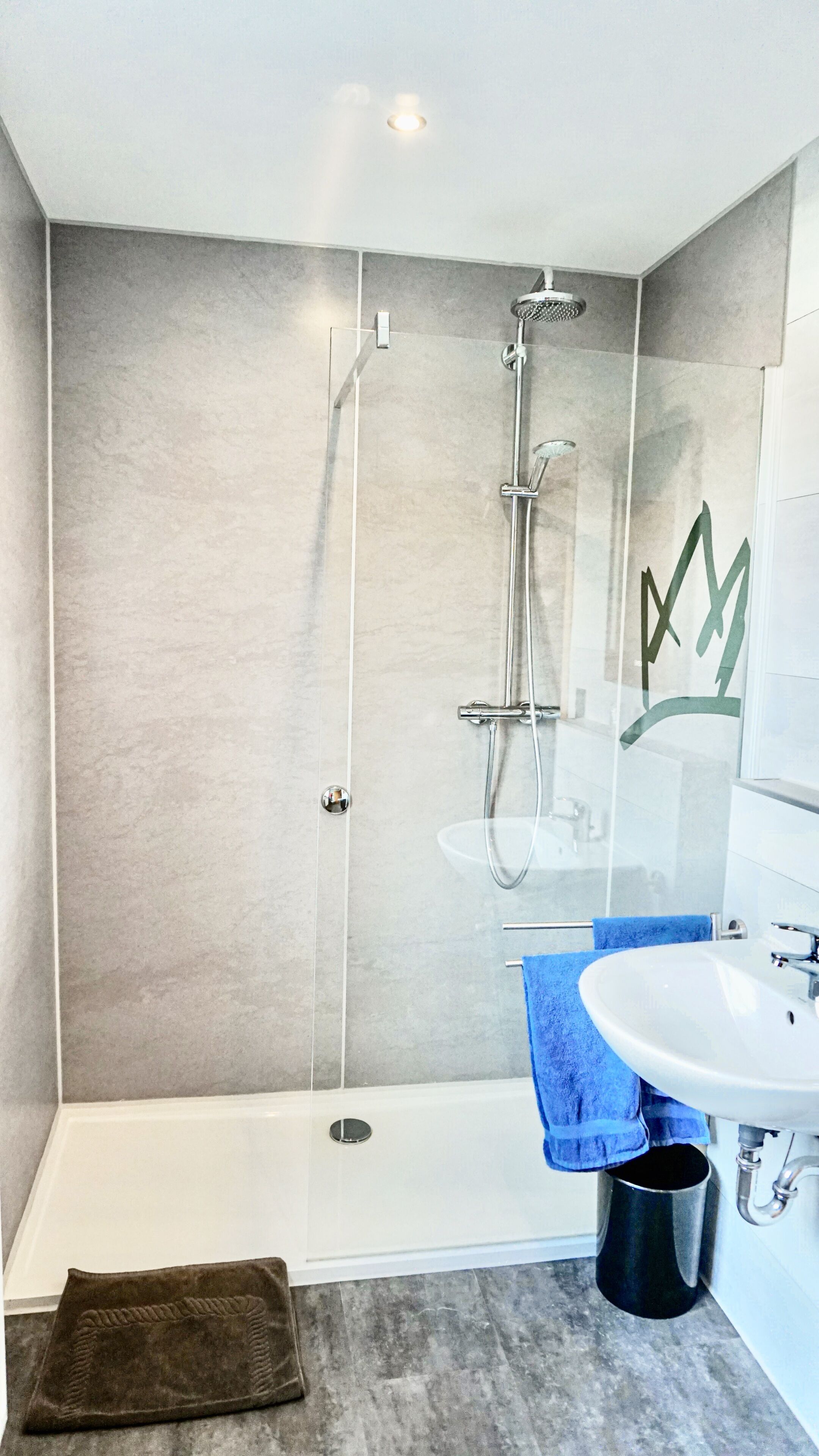 Double Room | Bathroom | Shower, towels