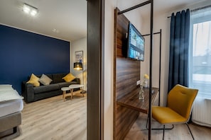 Habitación cuádruple familiar | Ropa de cama hipoalergénica y escritorio