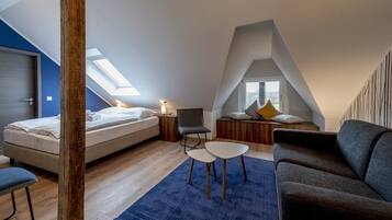 Deluxe Triple Room | Hypo-allergenic bedding, desk, laptop workspace, free WiFi