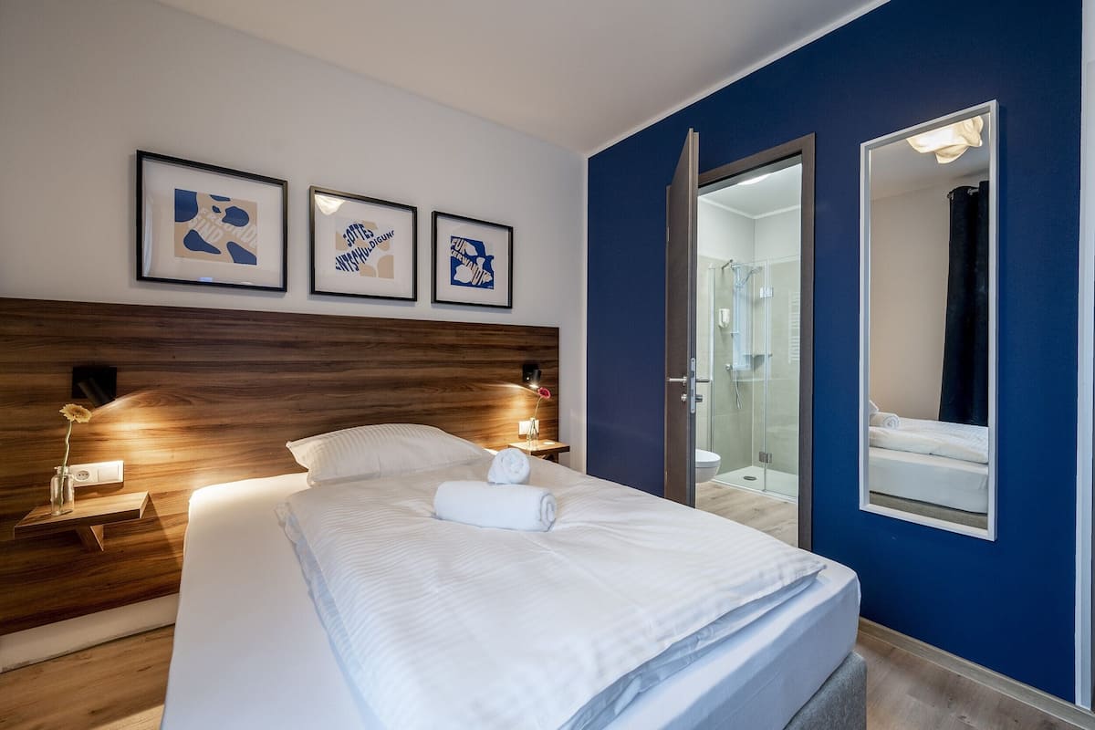 Ropa de cama hipoalergénica y escritorio