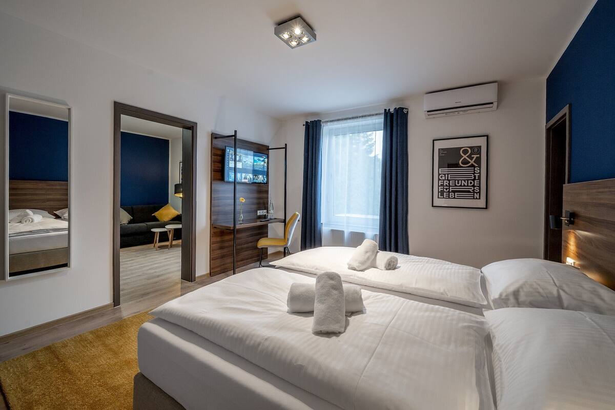Ropa de cama hipoalergénica y escritorio
