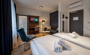 Deluxe Triple Room | Hypo-allergenic bedding, desk, laptop workspace, free WiFi