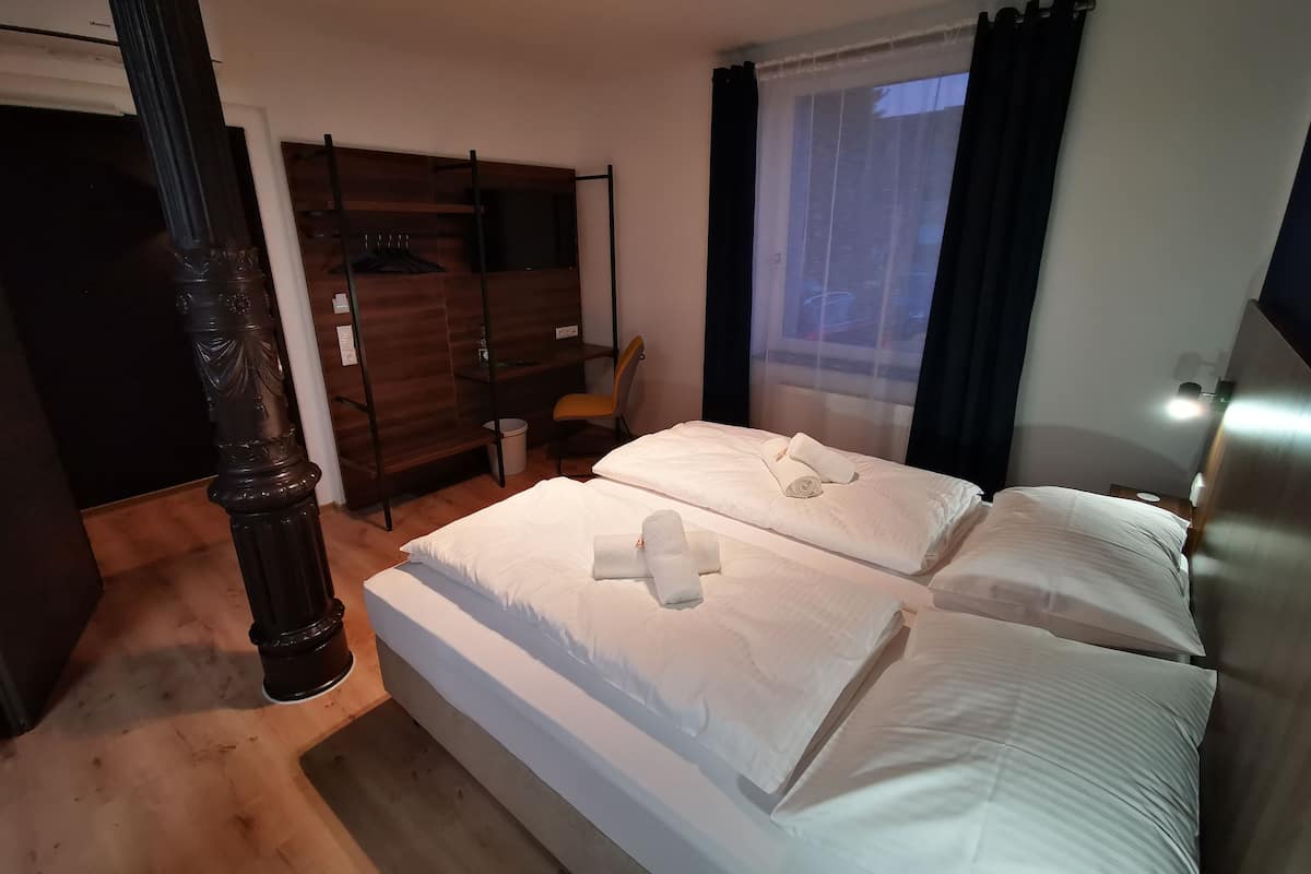 Ropa de cama hipoalergénica y escritorio