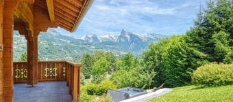 Modern chalet with jacuzzi, pets allowed, Morillon