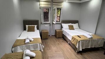 Business Quadruple Room, Multiple Beds | Desk, blackout curtains, soundproofing, iron/ironing board