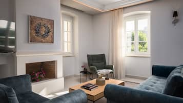 Suite Deluks | Ruang keluarga | Smart TV