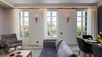 Grand Suite | Living area | Smart TV