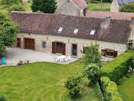 Exterior. Peaceful country house - 7 guests