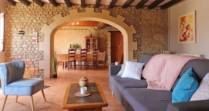 Maison de caractÚre avec jardin, idéale pour famille, animaux acceptés, randonnée, loisirs à proximité