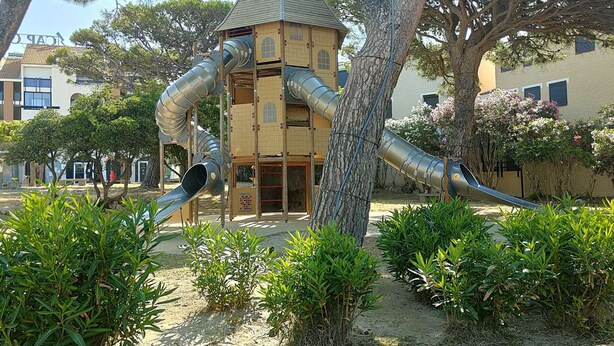 Unclassified image, 1 of 25, button - T2 Apartment with large terrace, parking, pets allowed, and pool (Le Barcarès)