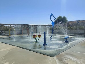 Property grounds - T2 Apartment with large terrace, parking, pets allowed, and pool (Le Barcarès)