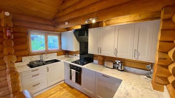 Alpine Lake Lodge 10B HT, PF, Priv Peg | Private kitchen | Fridge, microwave, oven, stovetop