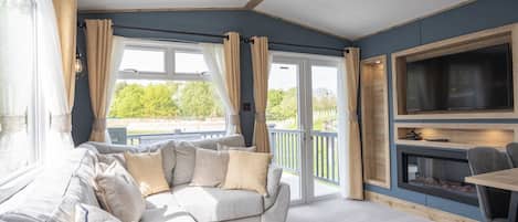 Westwood 6 Berth Accessible | Living area