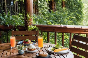 Free daily full breakfast  - The Chatwal Lodge (White Lake)