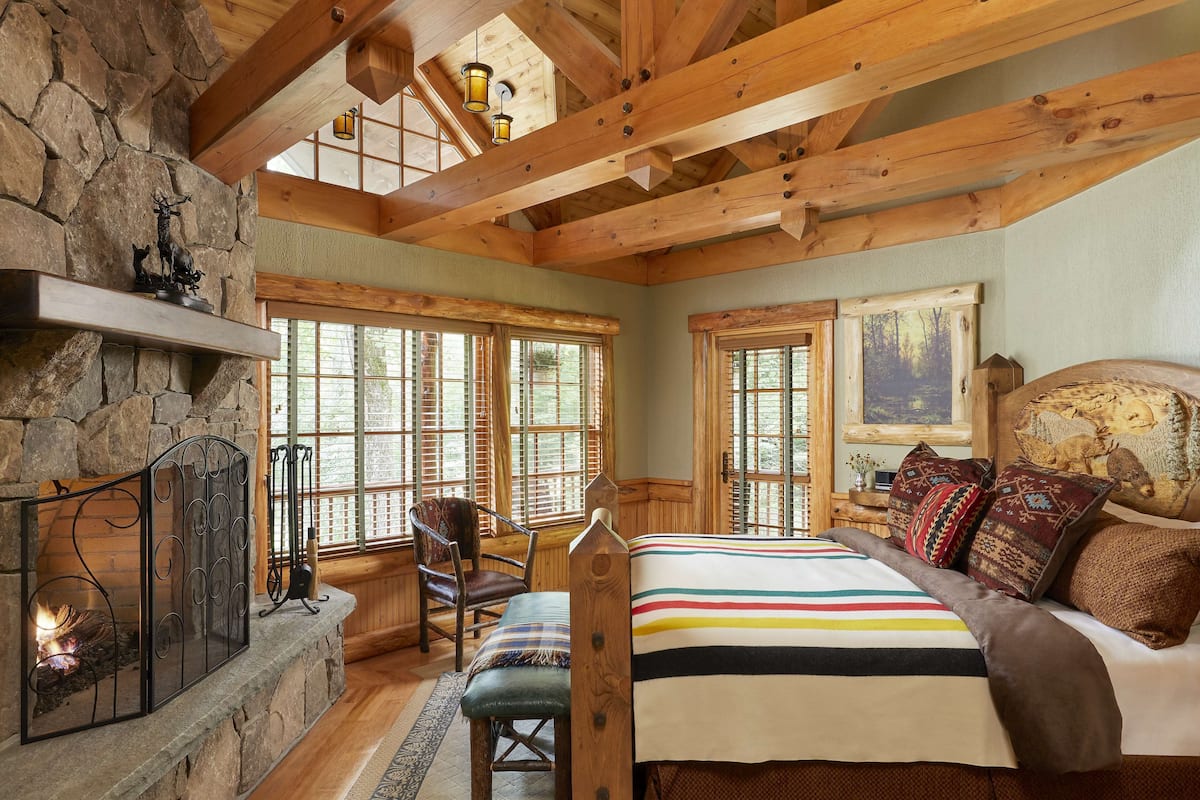 Frette Italian sheets, premium bedding, pillow-top beds, free minibar