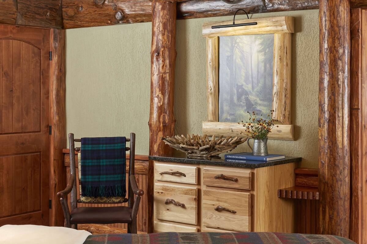 Frette Italian sheets, premium bedding, pillow-top beds, free minibar