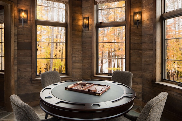 Frette Italian sheets, premium bedding, pillowtop beds, free minibar