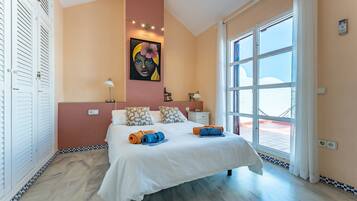 3 slaapkamers, een strijkplank/strijkijzer, gratis wifi, beddengoed