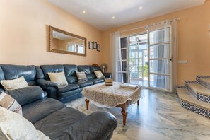 TV, fireplace, DVD player