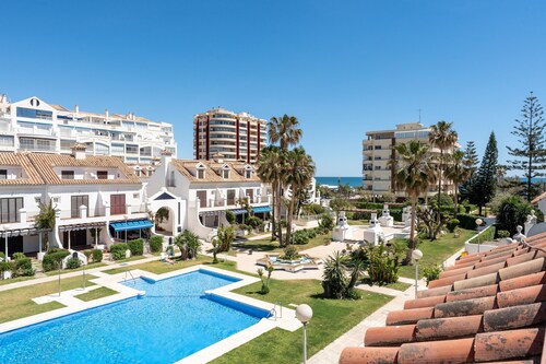 Holiday Home 'Townhouse beachside Fuengirola' with Shared Pool & Wi-Fi