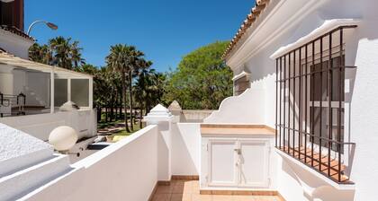 Holiday Home 'Townhouse beachside Fuengirola' with Shared Pool & Wi-Fi