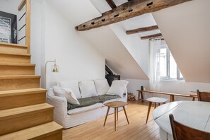 TV - In the Eaves of the Écuries, by Veeve (Paris)