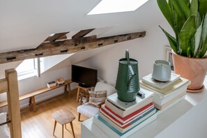 TV - In the Eaves of the Écuries, by Veeve (Paris)