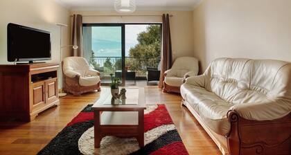 Appartement Costa Avila 2 avec vue sur la mer, balcons et Wi-Fi.