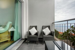 Property grounds - Apartment Costa Avila 2 with Sea View, Balconies & Wi-Fi (Caniço)