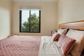 2 間睡房、熨斗/熨衫板、免費 Wi-Fi、床單