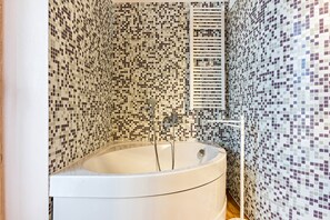 Bathtub, hair dryer, towels