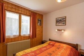 2 slaapkamers, een strijkplank/strijkijzer, gratis wifi