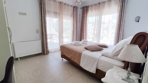 3 bedrooms, iron/ironing board, free WiFi, bed sheets