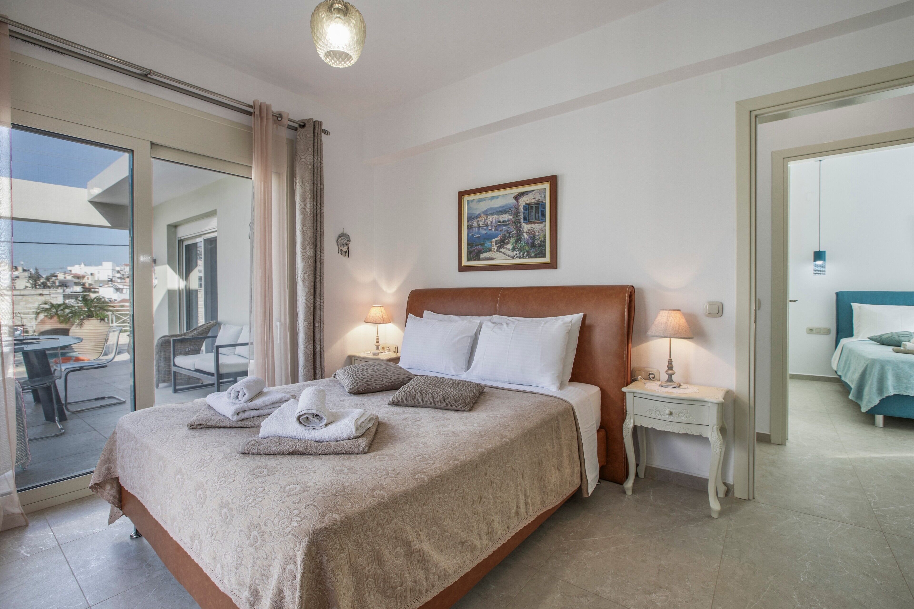 3 slaapkamers, een strijkplank/strijkijzer, gratis wifi, beddengoed