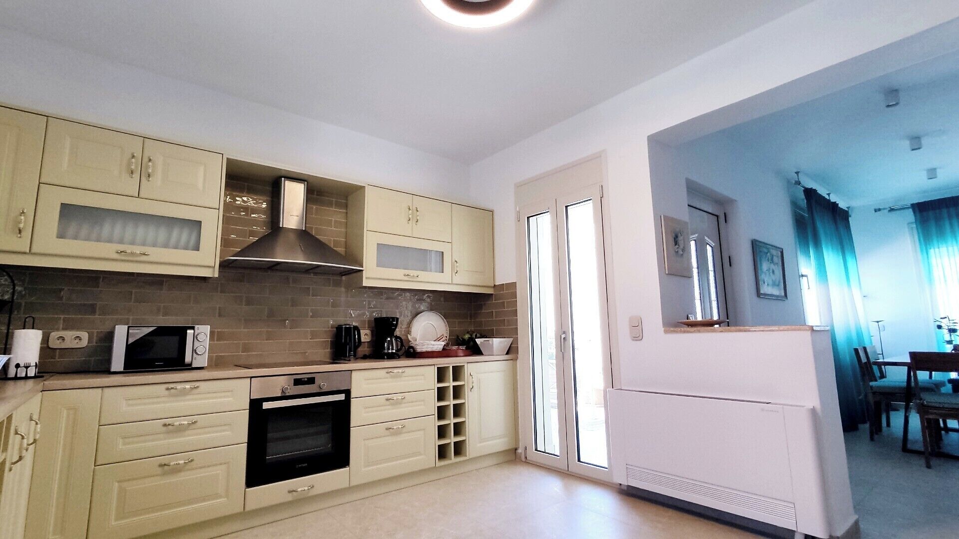 Kylskåp, mikrovågsugn, ugn och spishäll