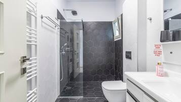 Bathtub, hair dryer, towels