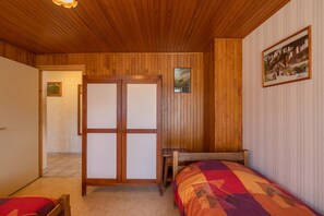 3 chambres, fer et planche à repasser, Wi-Fi gratuit