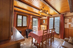 Dining - Apartment 'La Rose des Vents N 1' with Mountain View, Balcony & Wi-Fi (Châtel)