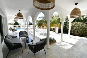 Outdoor dining - Villa 'With Separate Apartment' near Beach with Pool, Terrace & Wi-Fi (Mijas Costa)