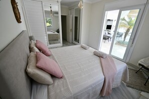 4 bedrooms, iron/ironing board, free WiFi, bed sheets - Villa 'With Separate Apartment' near Beach with Pool, Terrace & Wi-Fi (Mijas Costa)